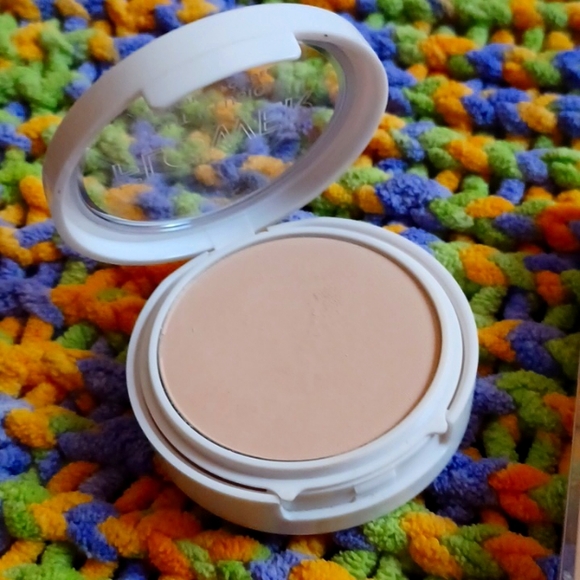 Flower Beauty 🌺 2 Piece Lot. EUC. Light Color. Used once. - Picture 2 of 8